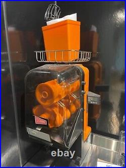 Zumoval Minimax Compact Manual Feed Orange Juice Machine 15 Oranges / Minute